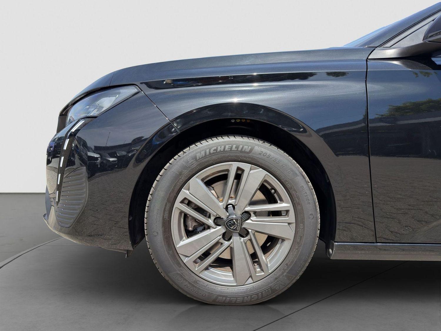 Peugeot 308 1.5HDi EAT8 Active Pack Navi LED SHZ PDC v+h