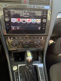 Volkswagen Golf - 10