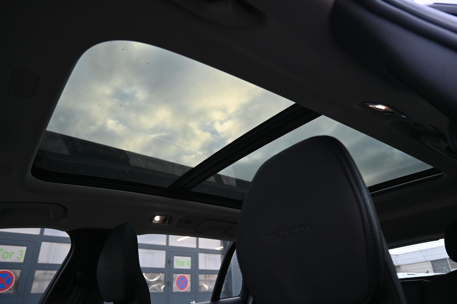 Fahrzeugabbildung Volvo V60 T8 AWD Inscription*LED*HUD*PANO*CAM*PDC*STHZ