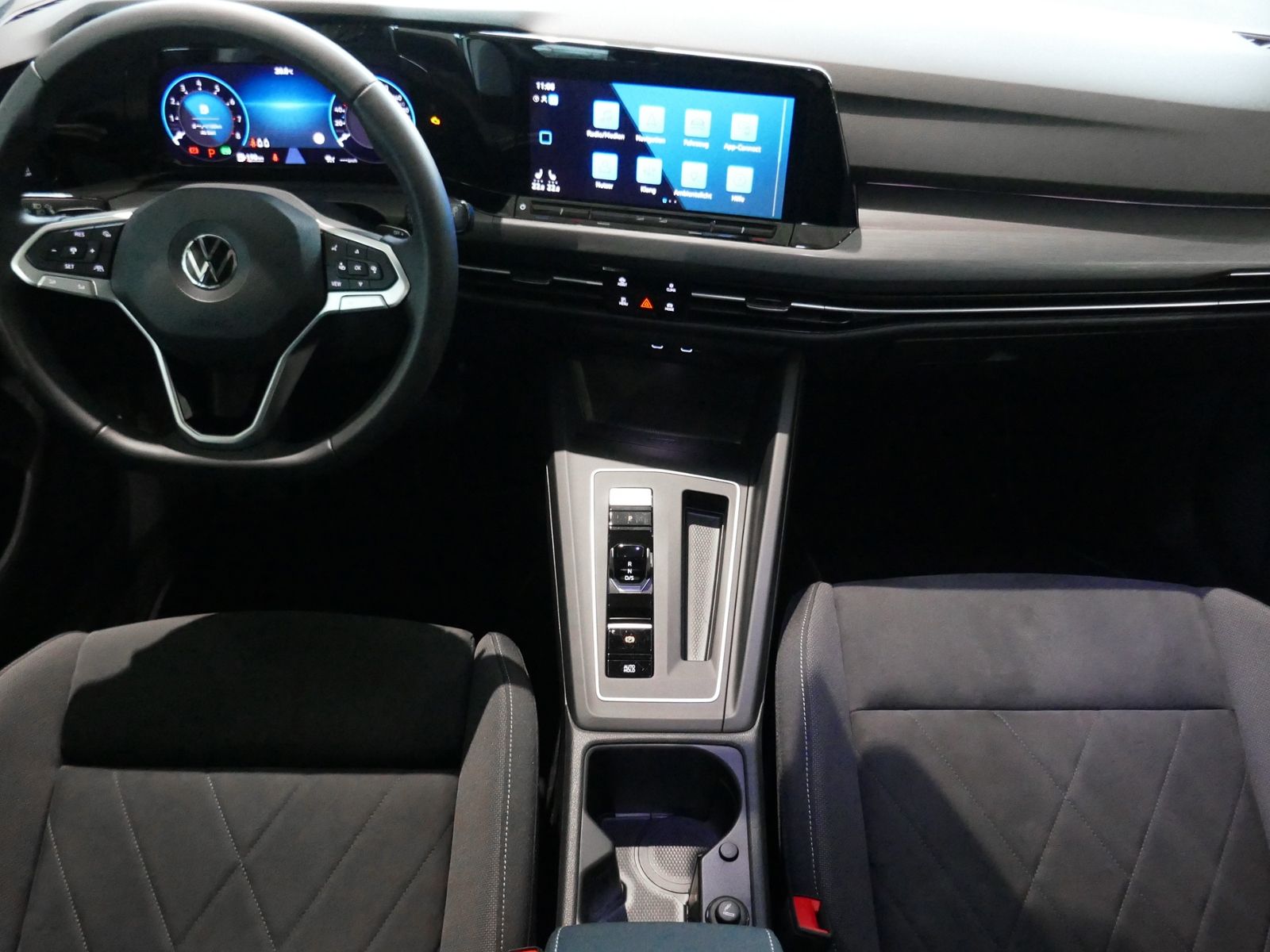 Fahrzeugabbildung Volkswagen Golf VIII Style 1.5 eTSI | LED AHK RFK ACC