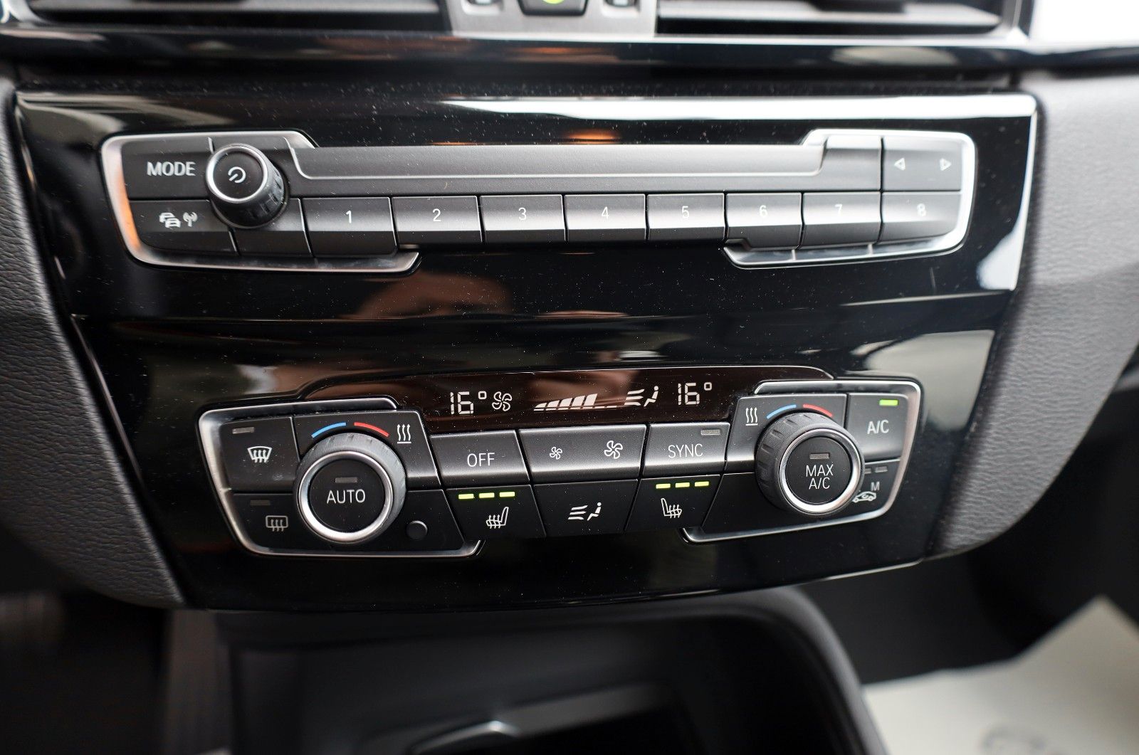 Fahrzeugabbildung BMW X1 xDrive25e Advantage,Leder,Navi,LED,HUD,Kamera