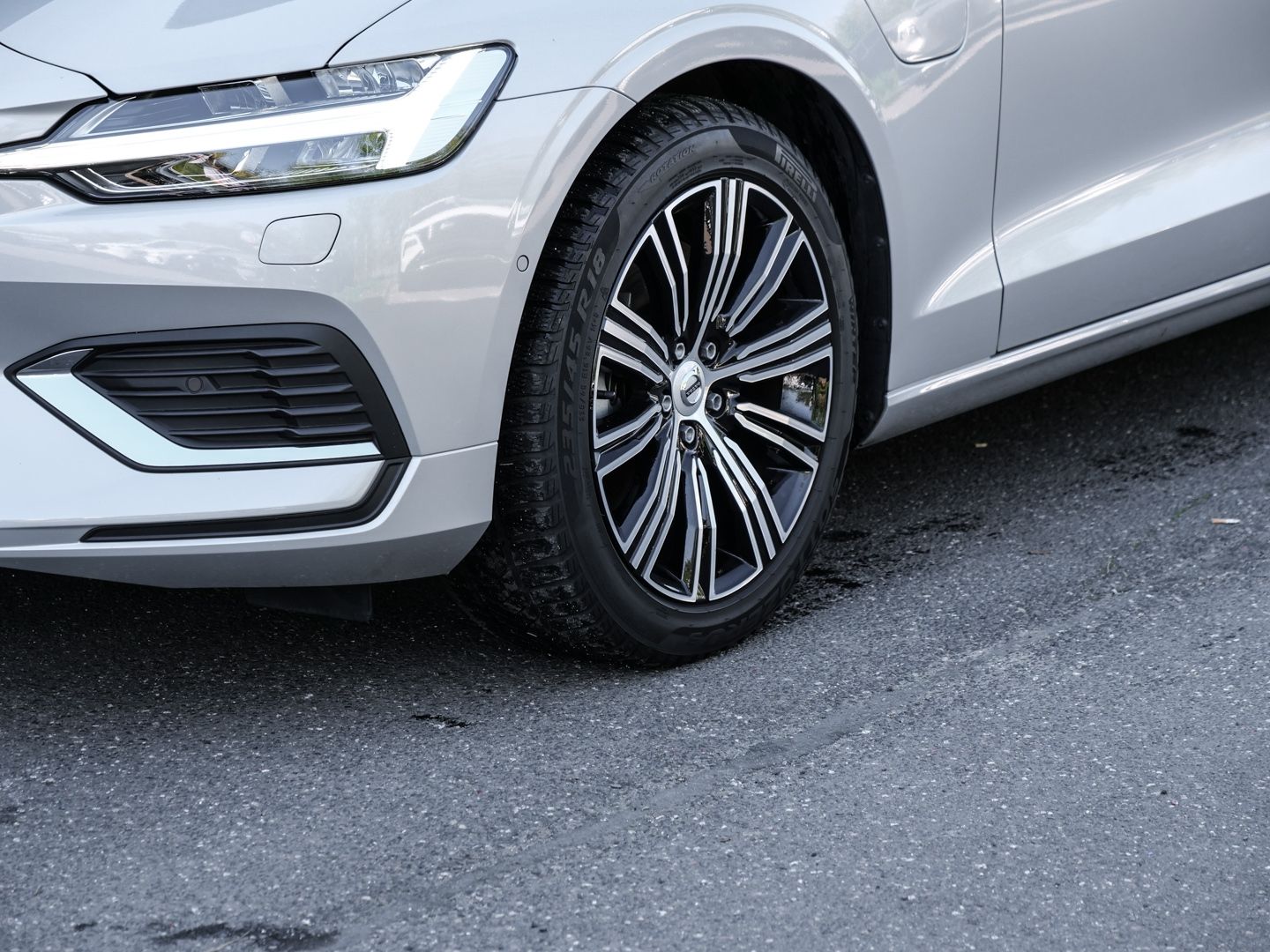 Volvo V60 Kombi Plus Bright Recharge Plug-In Hybrid AW imagem 3