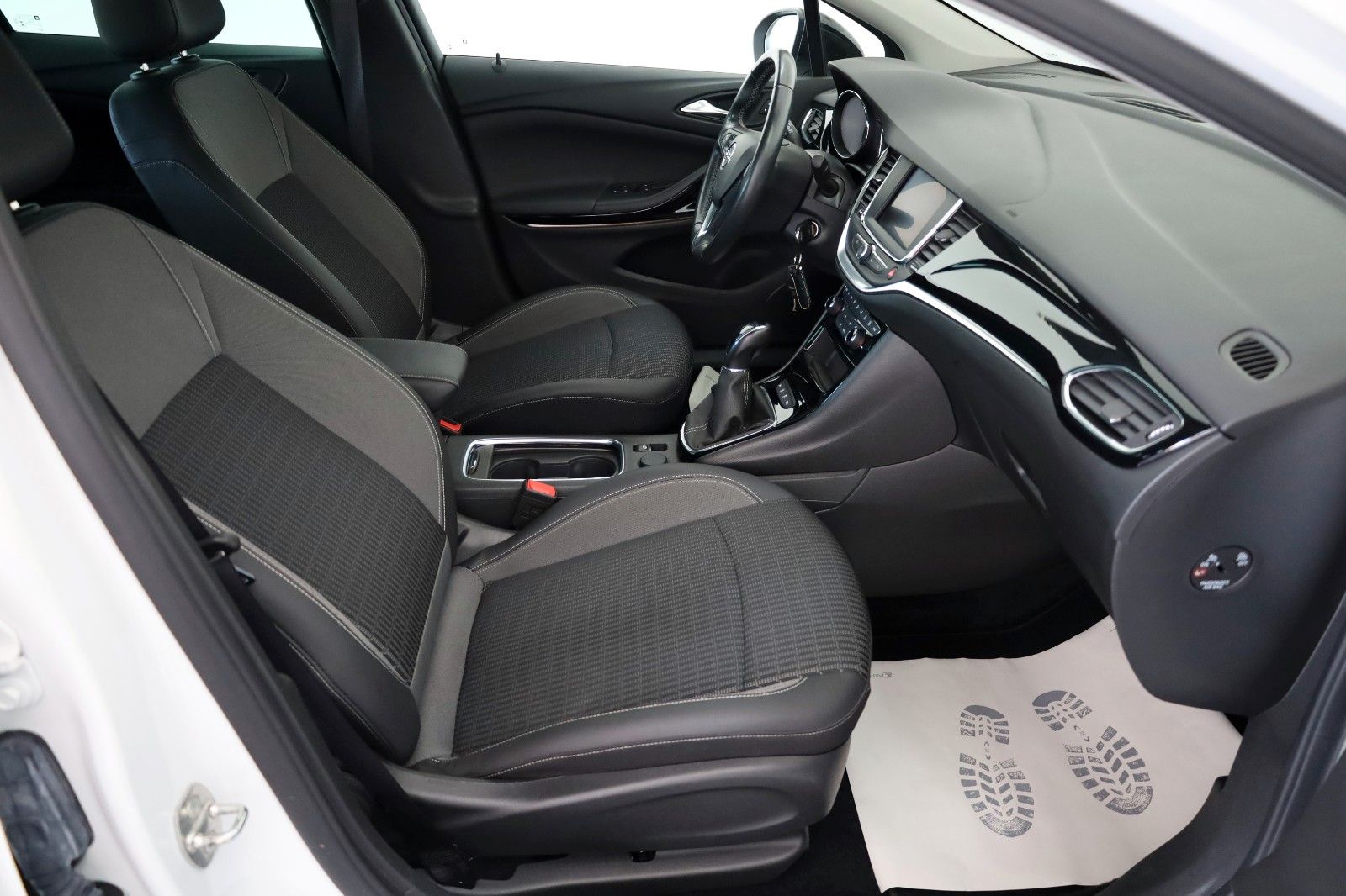 Fahrzeugabbildung Opel Astra K Lim. 5-trg. Design & Tech LED,SH,PDC,App