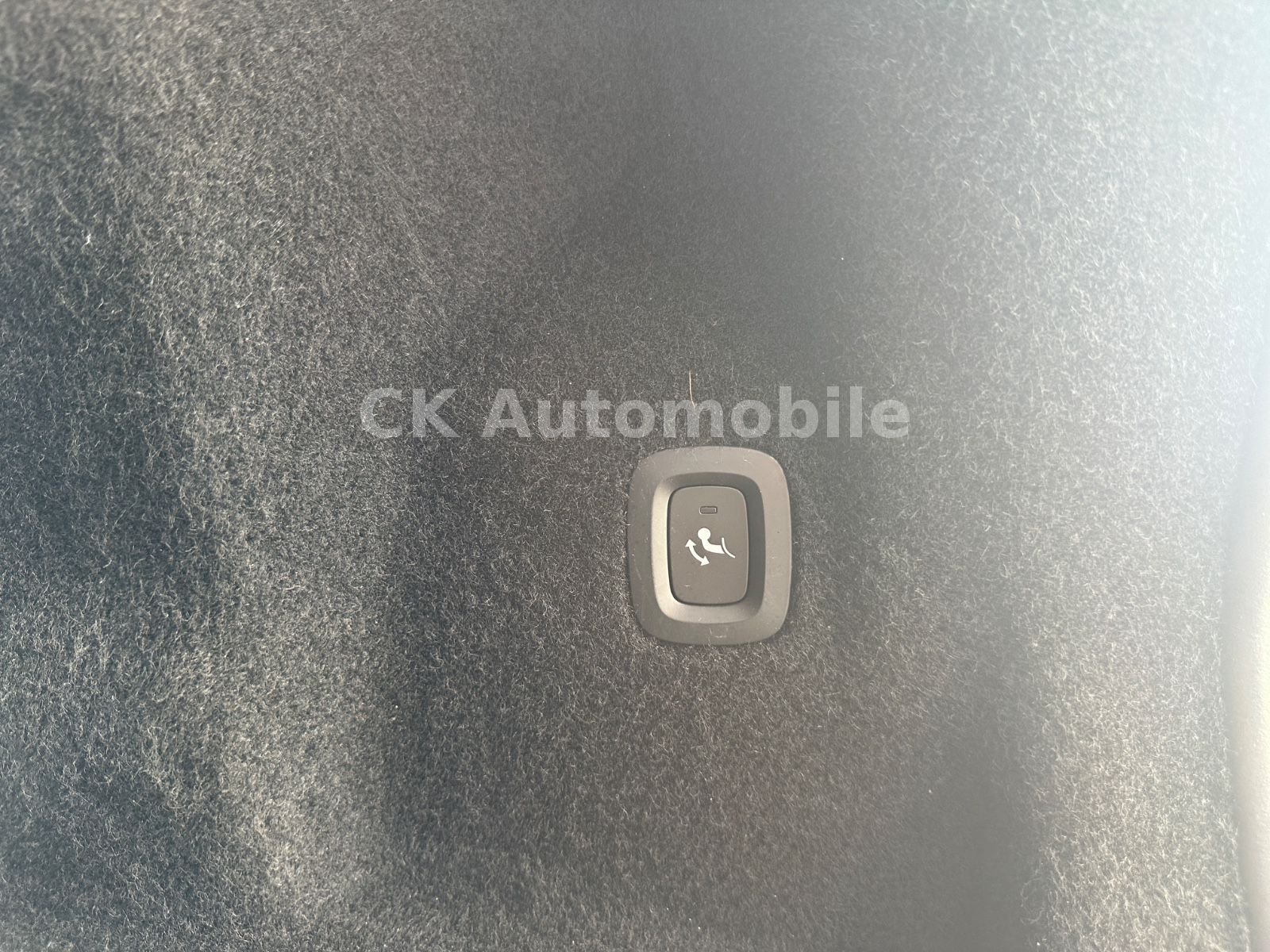 Fahrzeugabbildung Volvo XC60 T6 Plus Bright Recharge AWD/Navi/Pano/AHK