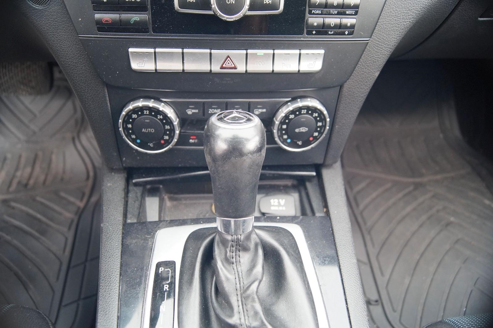 Mercedes-Benz C180 2014 — photo 24
