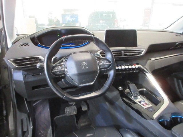 Fahrzeugabbildung Peugeot 5008 Allure 1.5D LED/SHZ/PANO/AHK/LEDER&MASSAGE