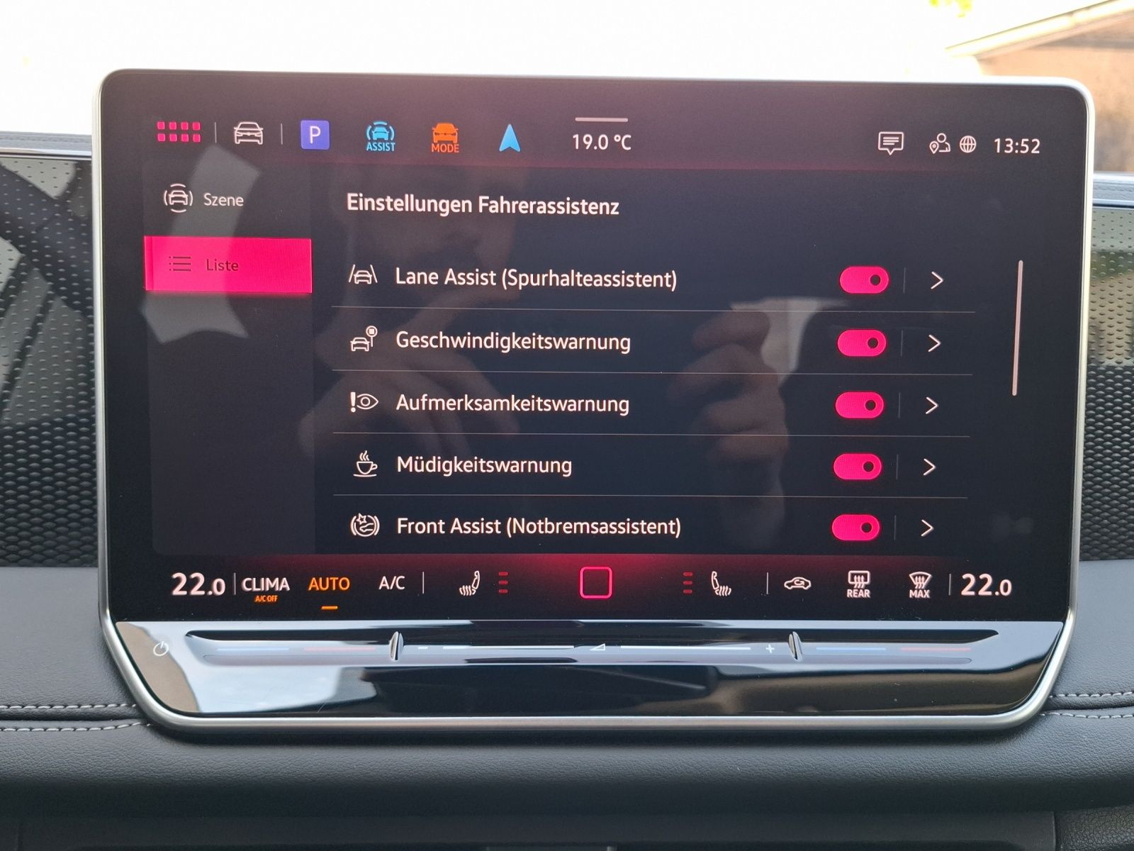 Fahrzeugabbildung Volkswagen Tiguan eTSI Life DSG LED AHK Navi AID ACC RFK SH
