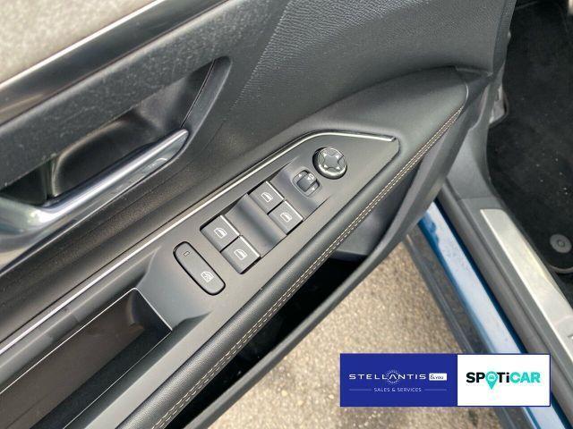 Peugeot 3008 GT Hybrid4 300 EAT8 Glasdach Sitzheiz CarPl