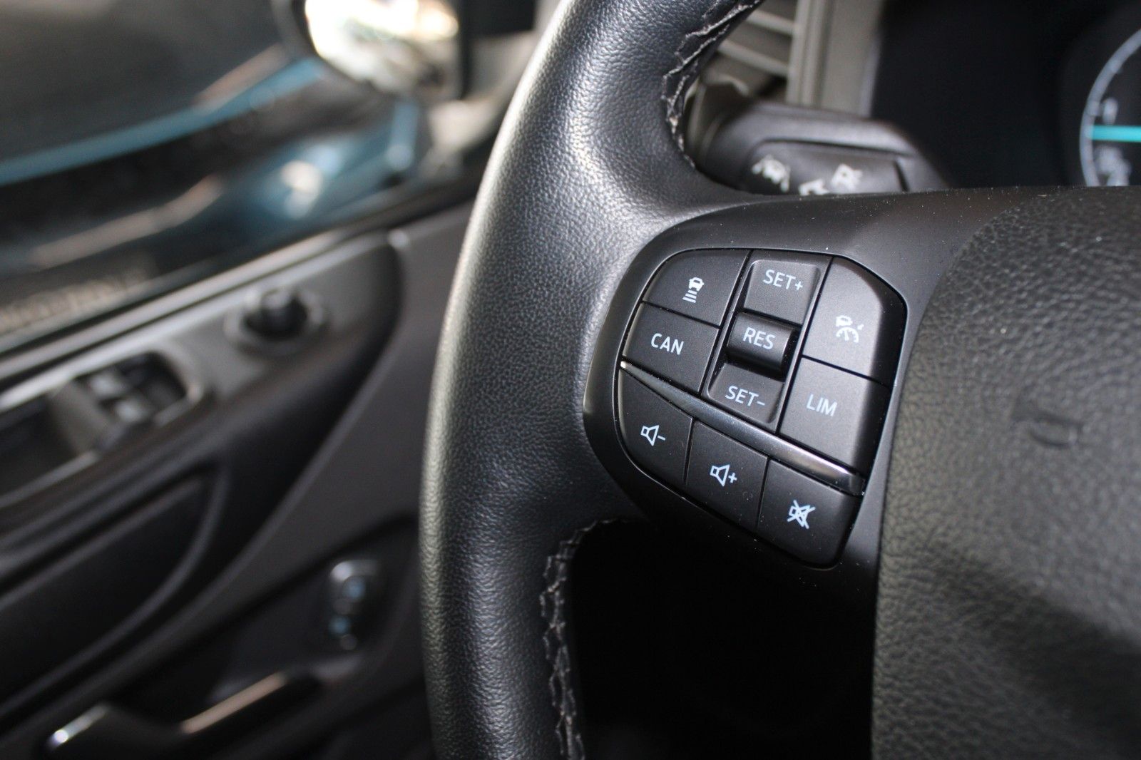 Fahrzeugabbildung Ford Ford Nugget PLUS Aufstelldach Aut WC Markise AHK