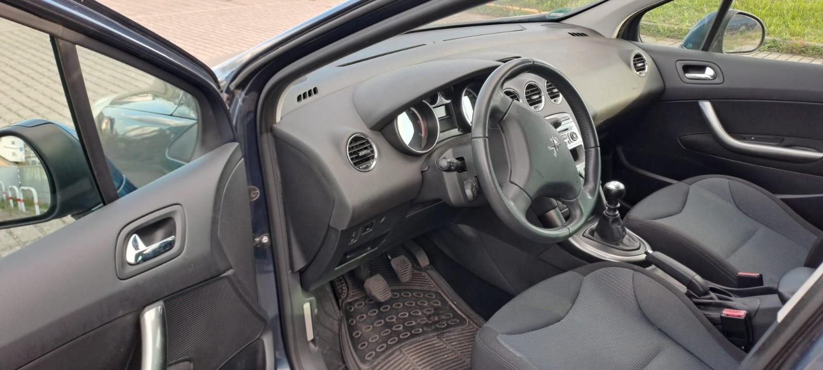 Peugeot 308 2013 — engine 1.560 cm³, 111 HP (82kW)