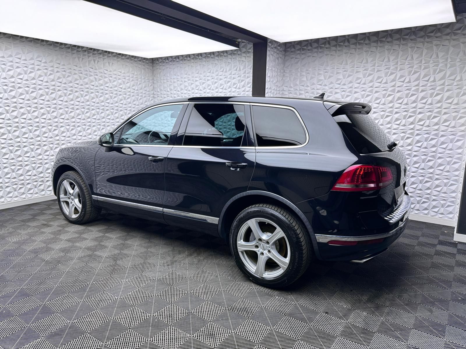 Fahrzeugabbildung Volkswagen 3.0 TDI R-LINE/4MOTION/STANDHZ/LUFT/KEY/AHK/360°