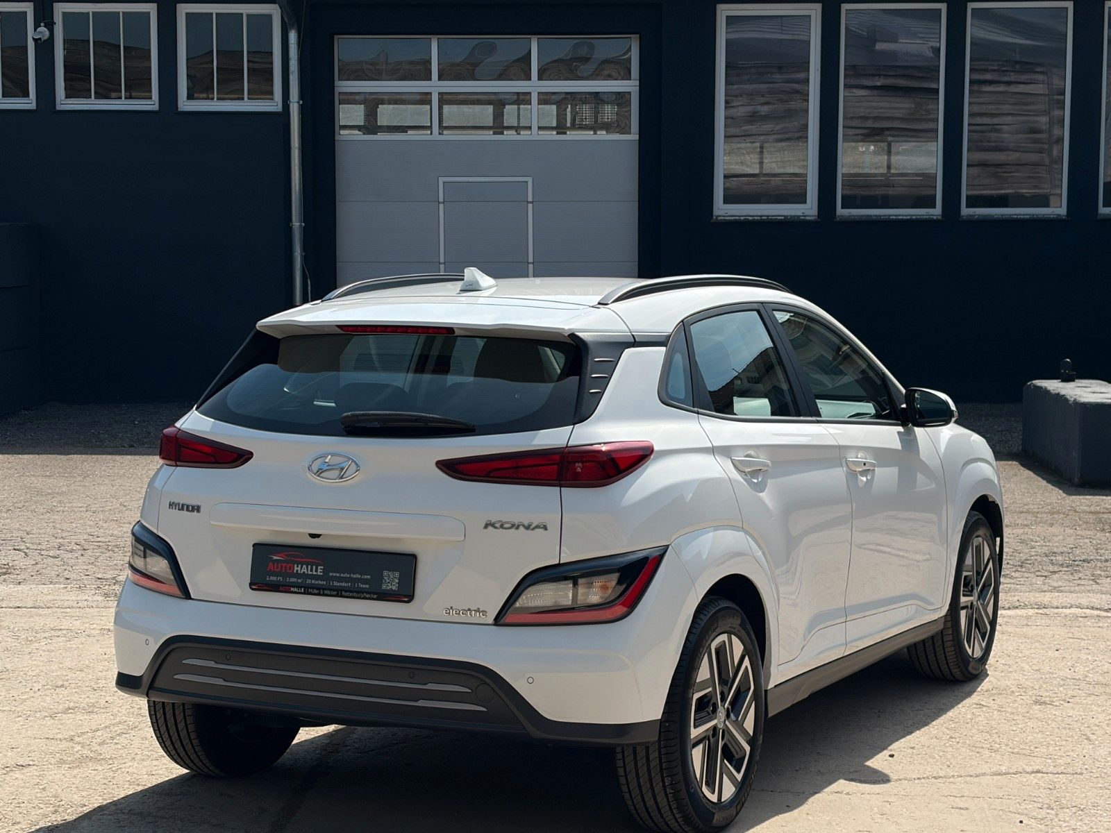 Fahrzeugabbildung Hyundai KONA E Select SHZ LHZ ACC Navi CarPlay PDC LKA