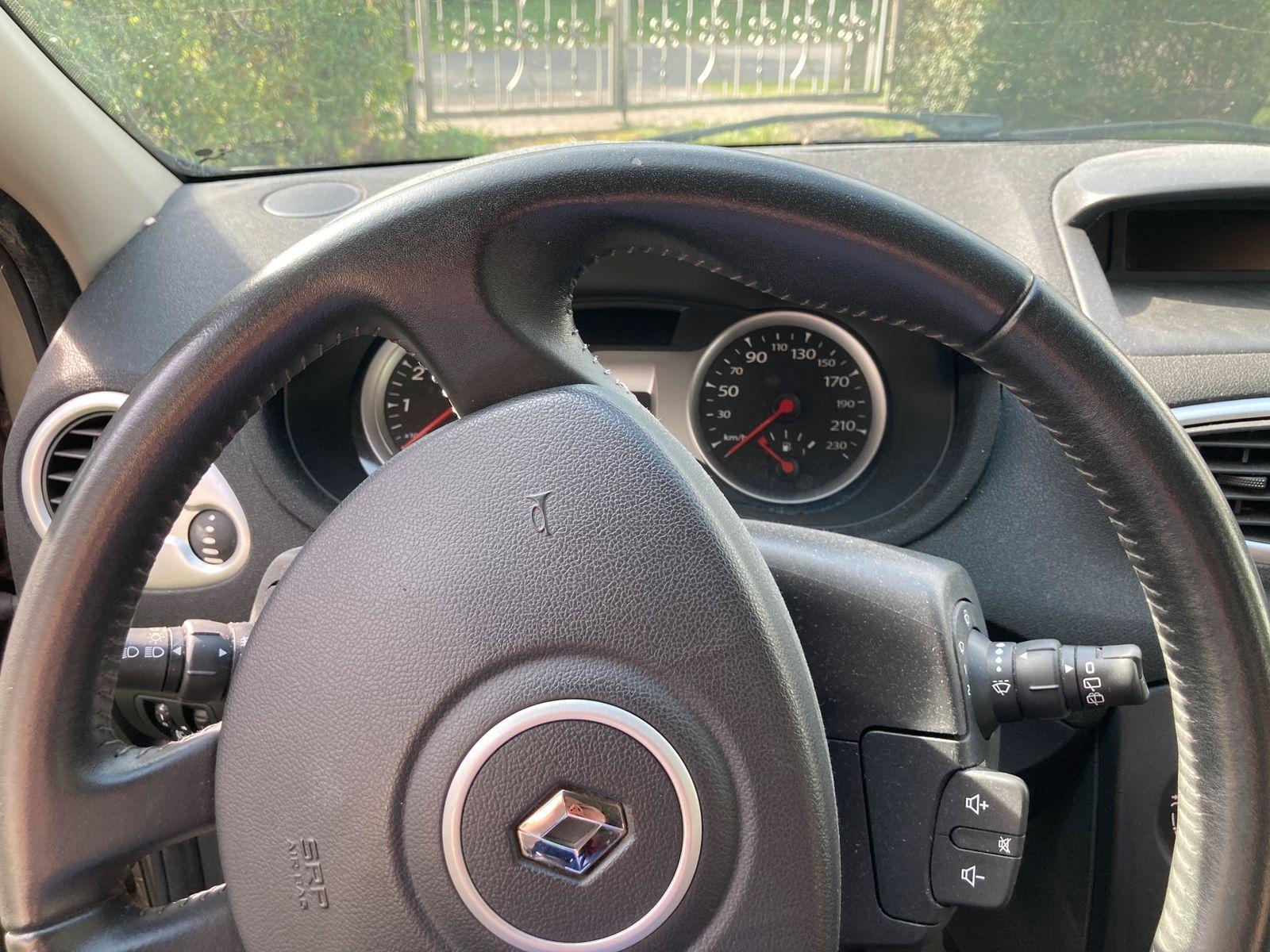 Renault Clio 2011 — photo 10
