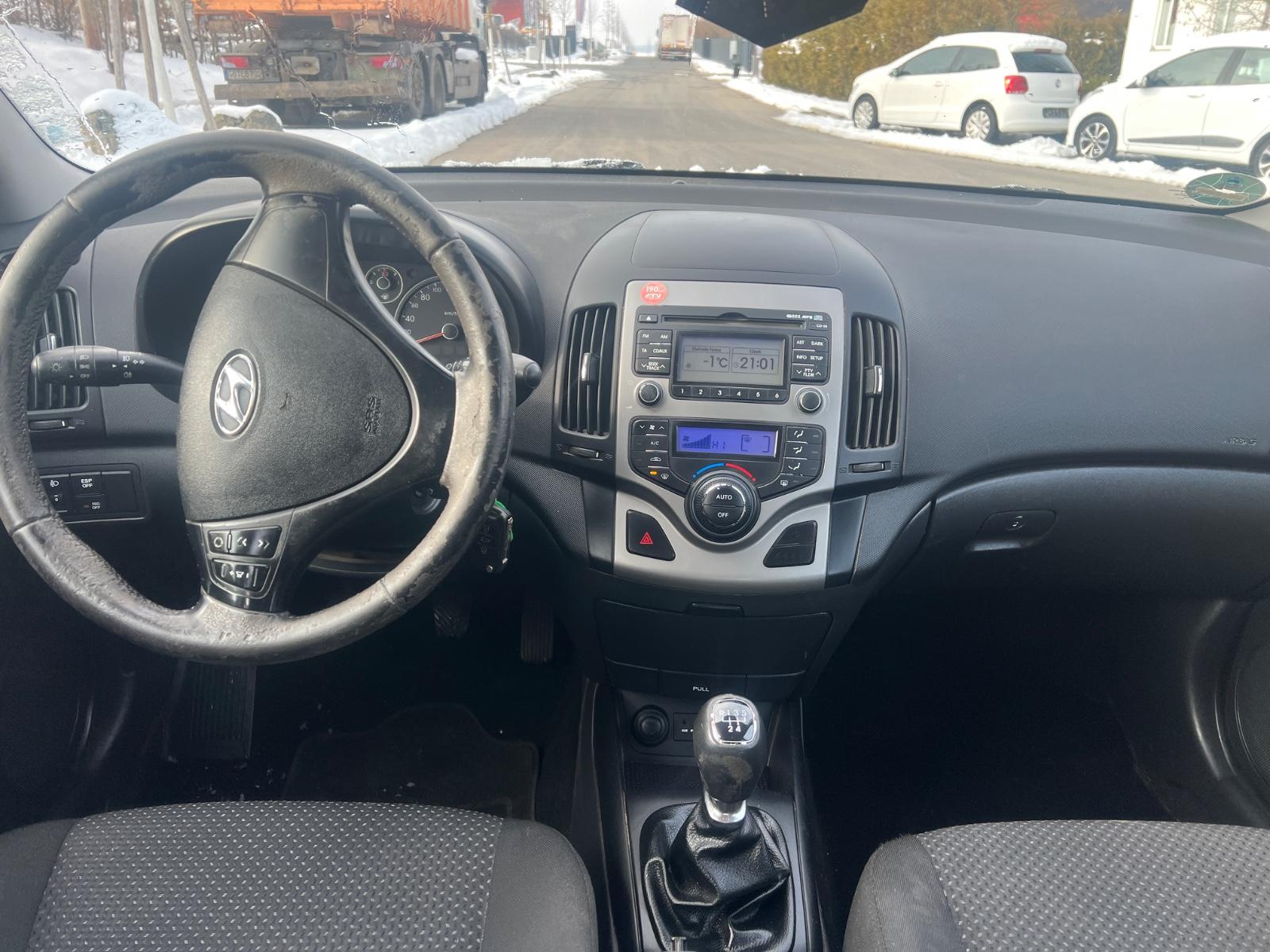 Hyundai i30 2010 — photo 6