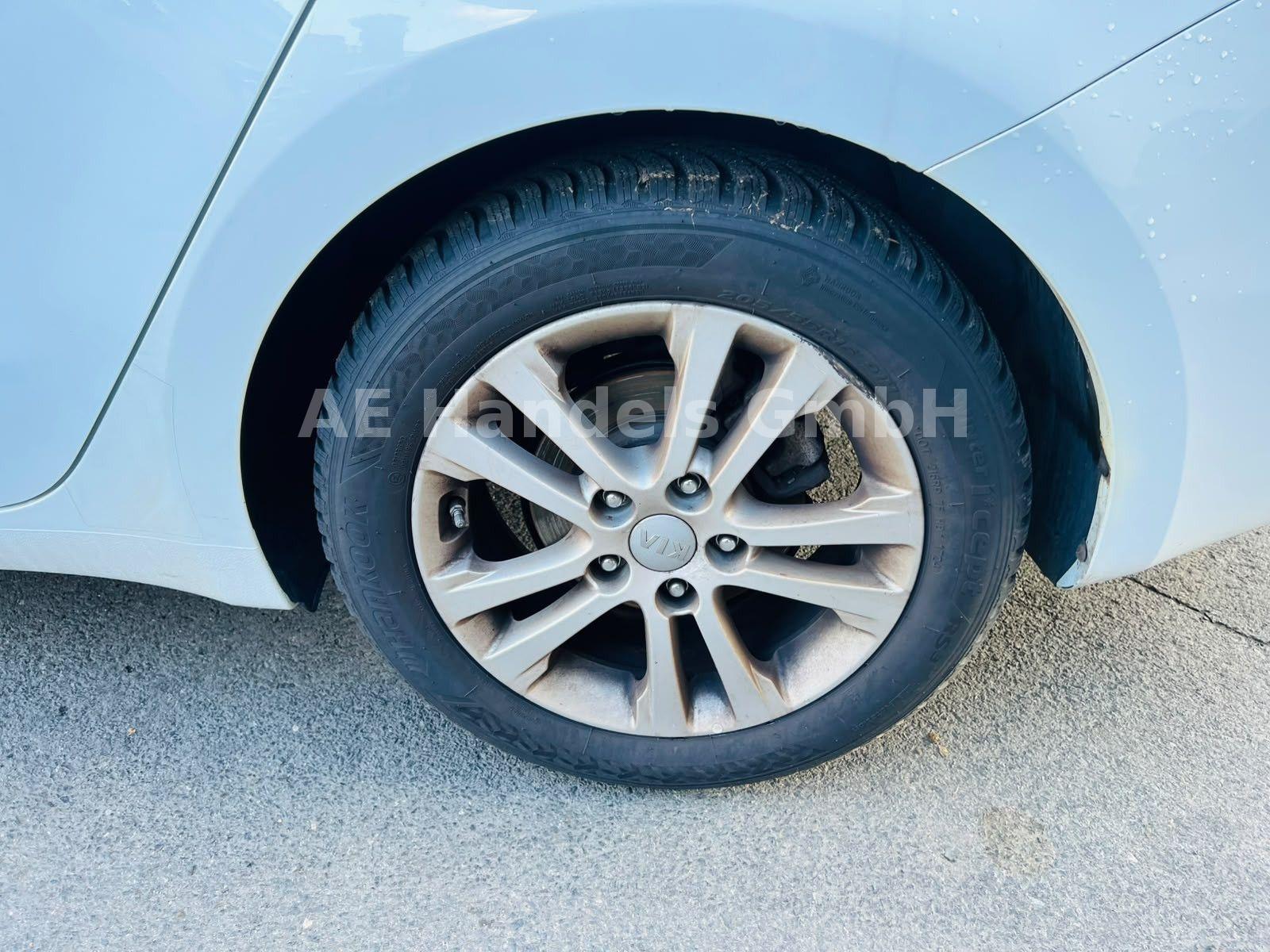 Kia cee'd 2014 — photo 17