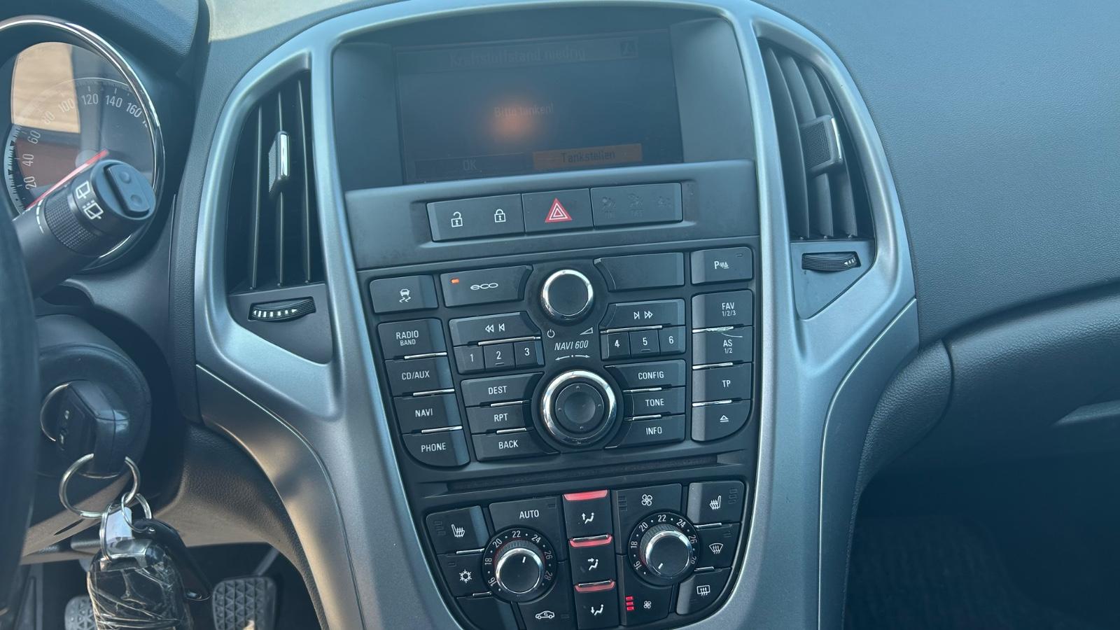 Opel Astra 2012 — photo 14