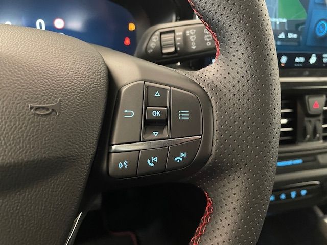 Fahrzeugabbildung Ford Focus Turnier ST-Line X B&O 18'' LED ACC Kamera