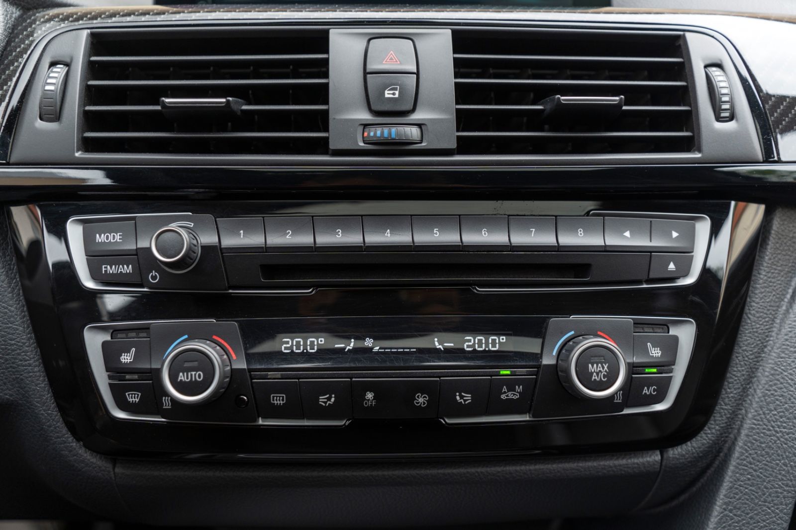 Fahrzeugabbildung BMW 330I M-Performance H&K LED CARPLAY KAM NAV ALC
