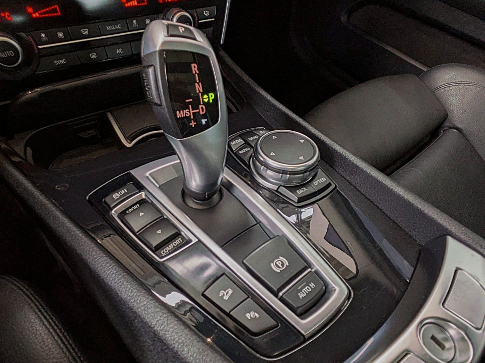 Fahrzeugabbildung BMW 530d GT xDRIVE LEDER PANO NAVI HiFi HUD STANDH.