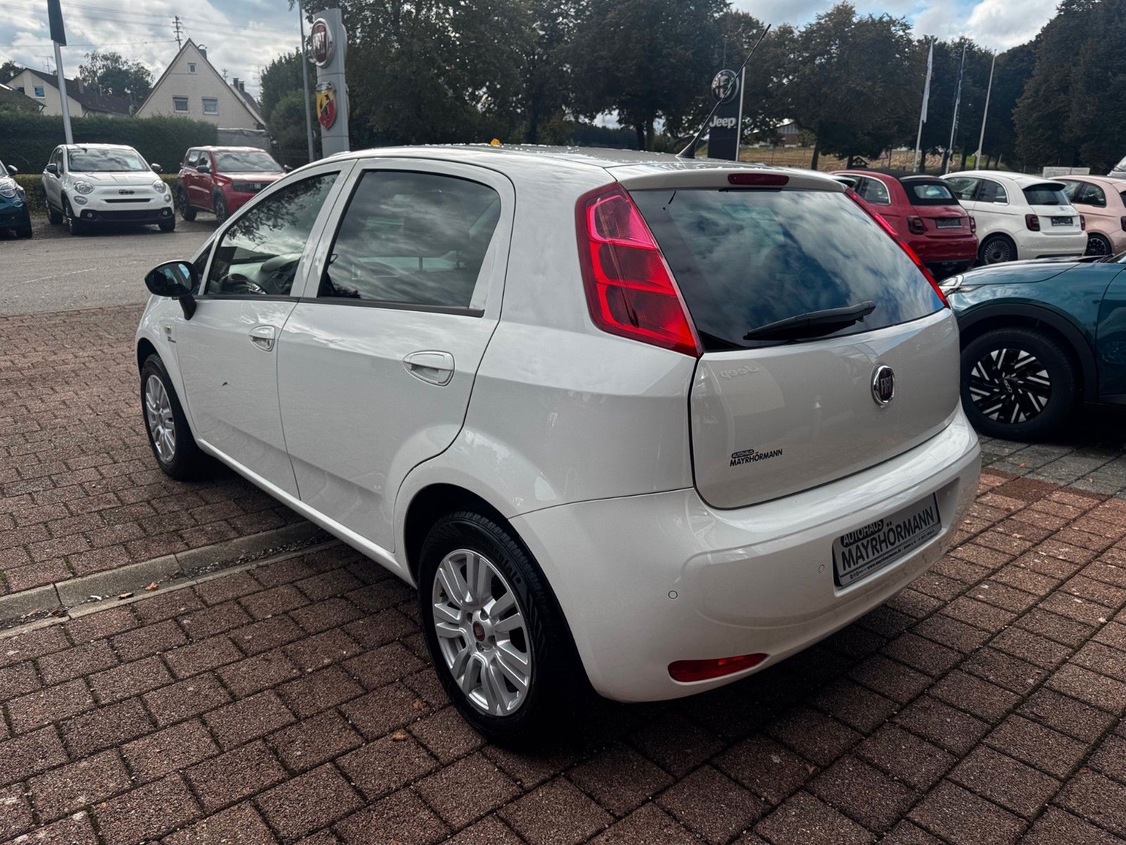 Fahrzeugabbildung Fiat Punto 1,4 8V 77PS More Start+Stopp Klima Radio
