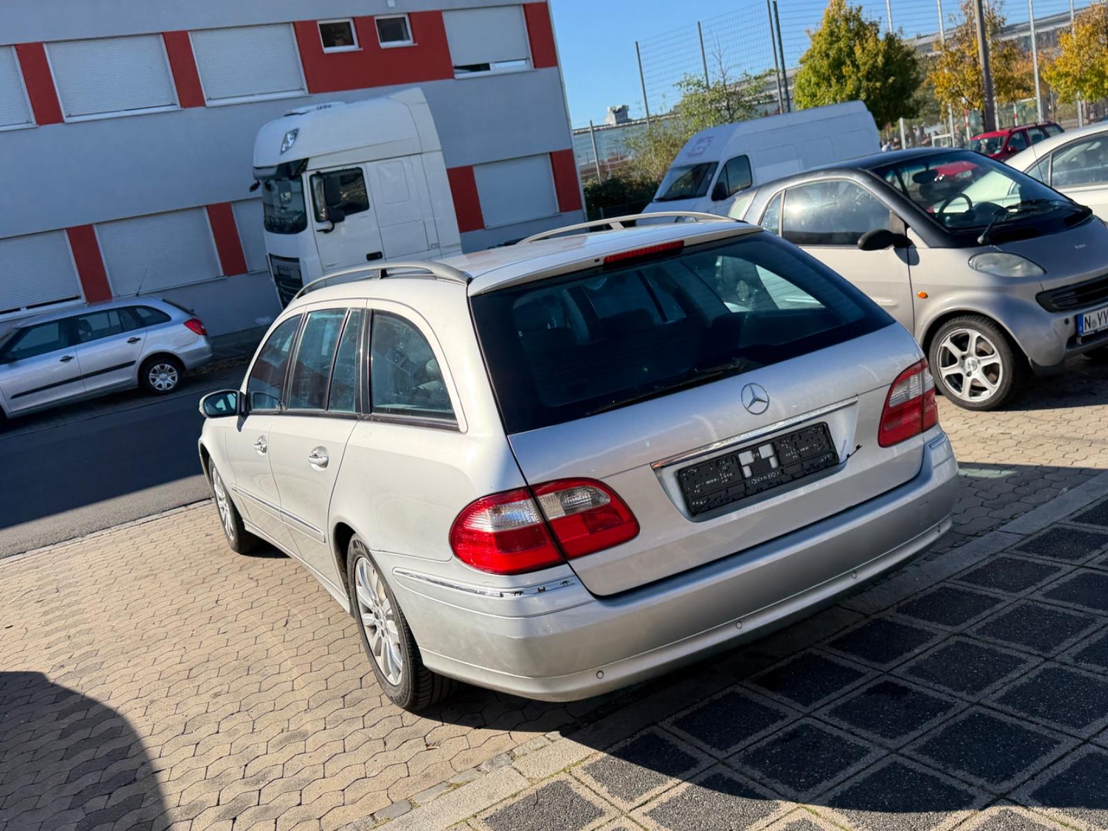 Mercedes-Benz E270 2005 — photo 16