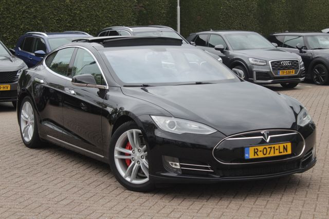 Tesla Model S 85 Signature Performance / Panoramadak /