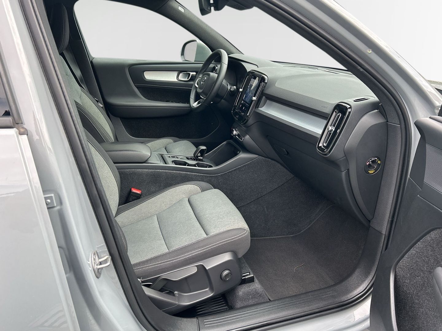 Volvo XC40 B3 Benzin Core 18'' Allwetter AHK LED Lenkr imagem 3
