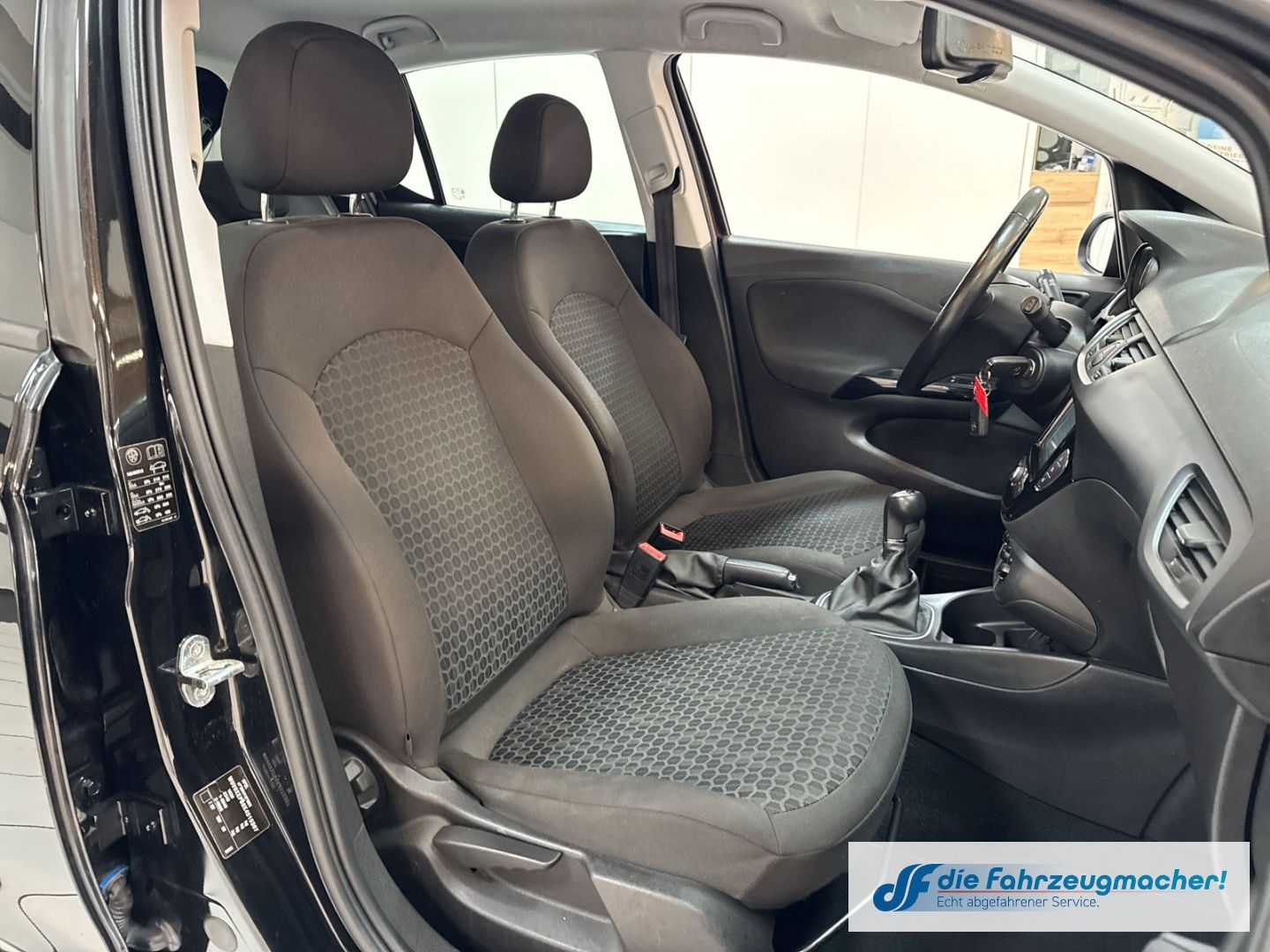 Fahrzeugabbildung Opel Corsa E Edition Navi Apple CarPlay Android Auto