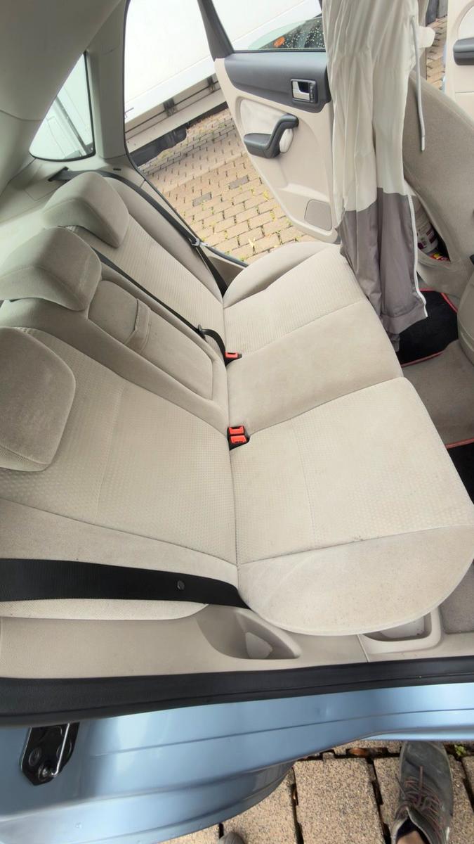 Ford Focus 2005 — engine 105 HP (77kW)