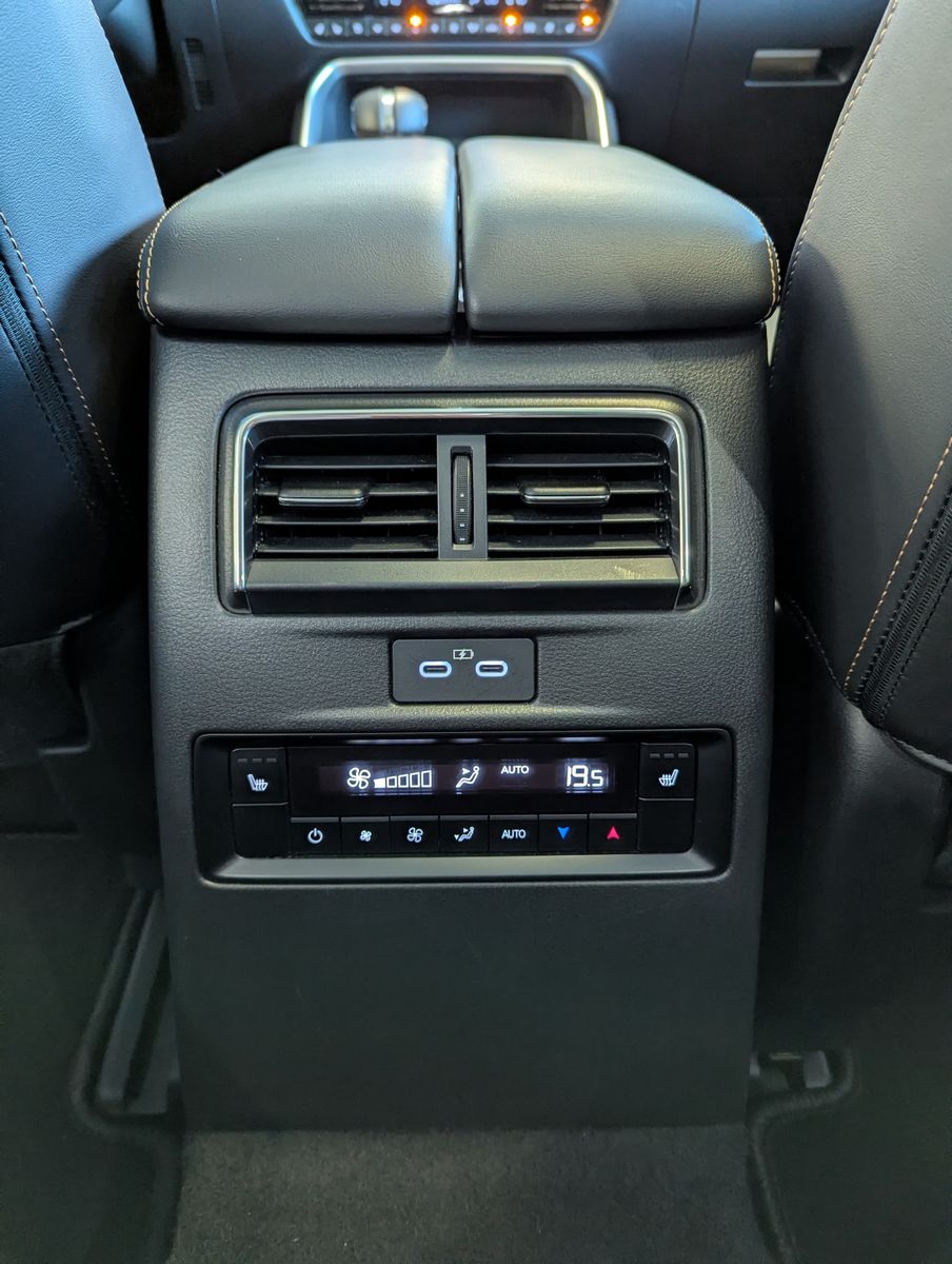 Fahrzeugabbildung Mazda CX-80 2.5 SKYACTIV PHEV 327 HOMURA+ 7-Sitze Pano