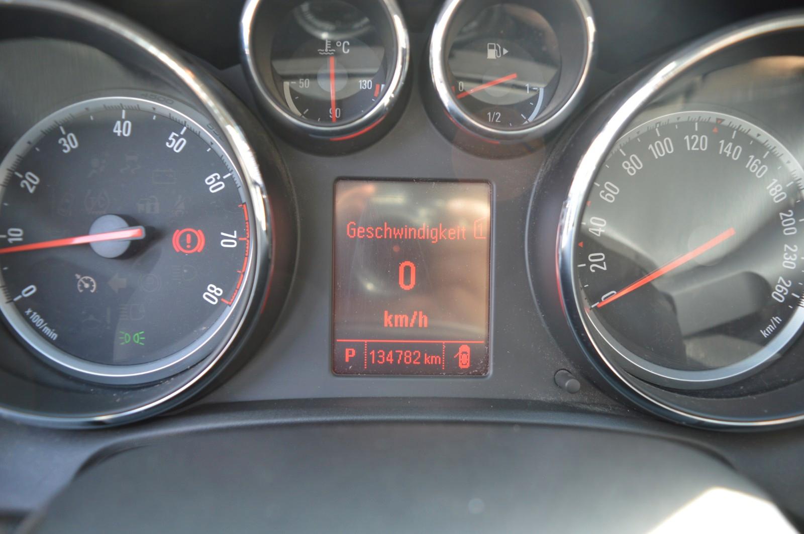 Opel Astra 2013 — photo 15