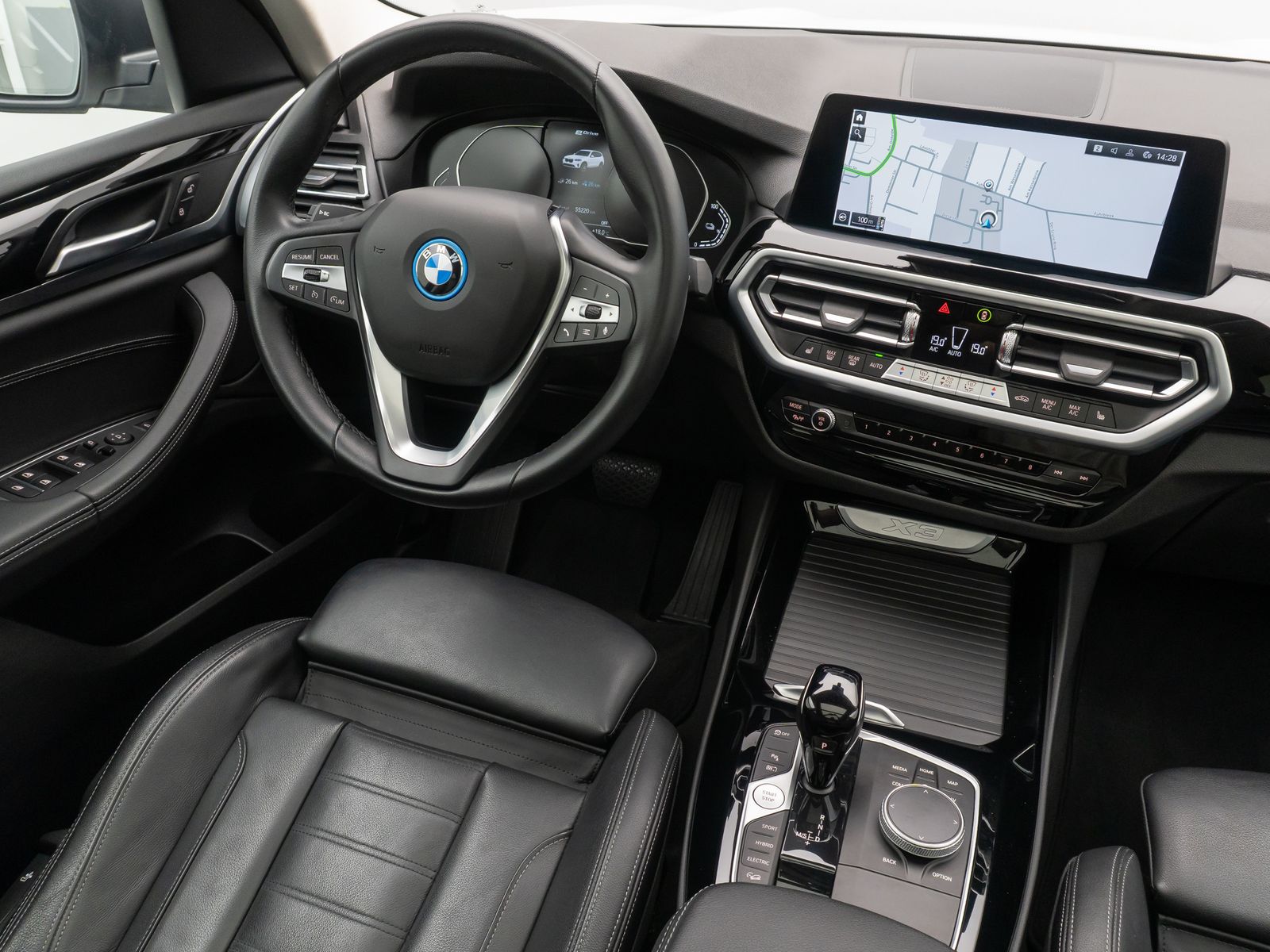 Fahrzeugabbildung BMW X3 xD30e DAB Kamera FernlichtAs Panorama Leder