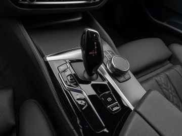Fahrzeugabbildung BMW 530e M Sport Kamera Laser HUD DAB HiFi Komfort