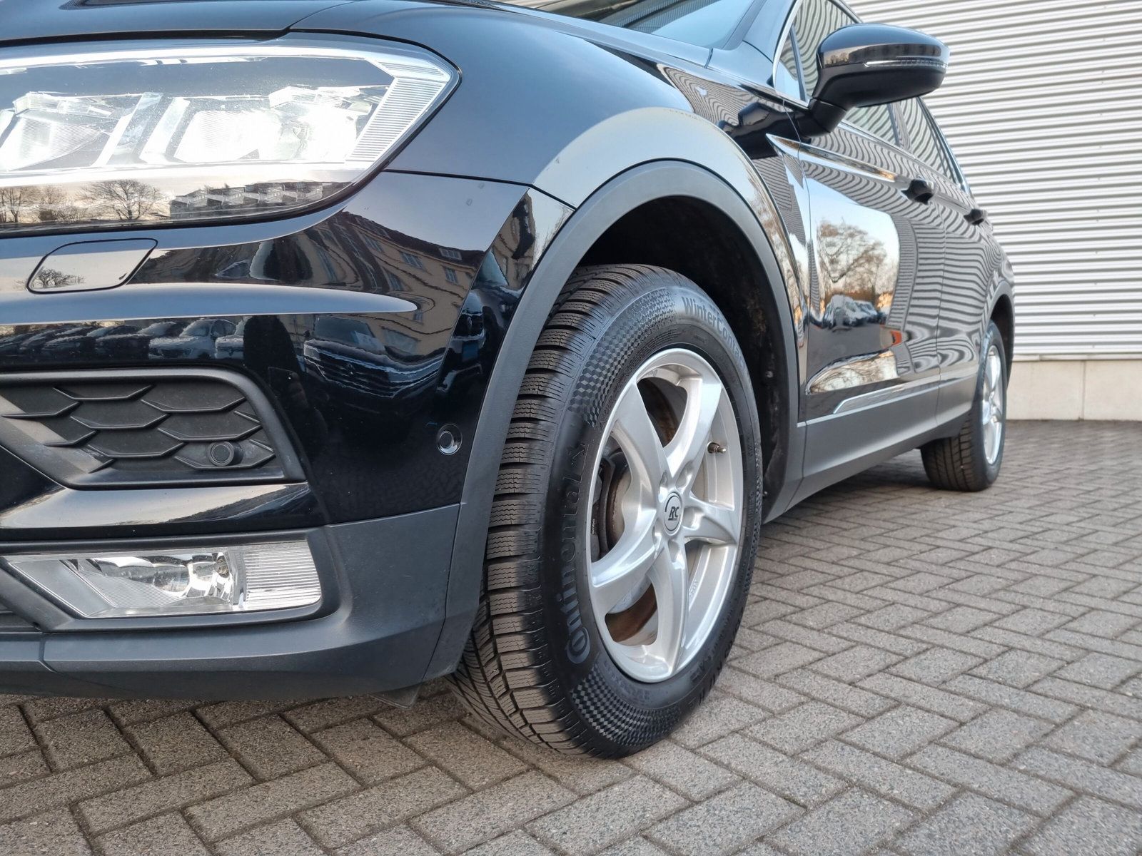 Fahrzeugabbildung Volkswagen Tiguan 2.0 TDI DSG 4M LED ACC eKLAPPE KAMERA