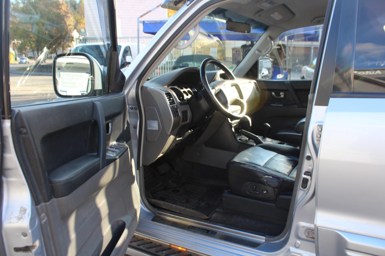 Mitsubishi Pajero 2005 — photo 12