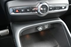 Fahrzeugabbildung Volvo XC40 T4 Autom. R-Design*FSHZG*RFK*BLIS*ACC