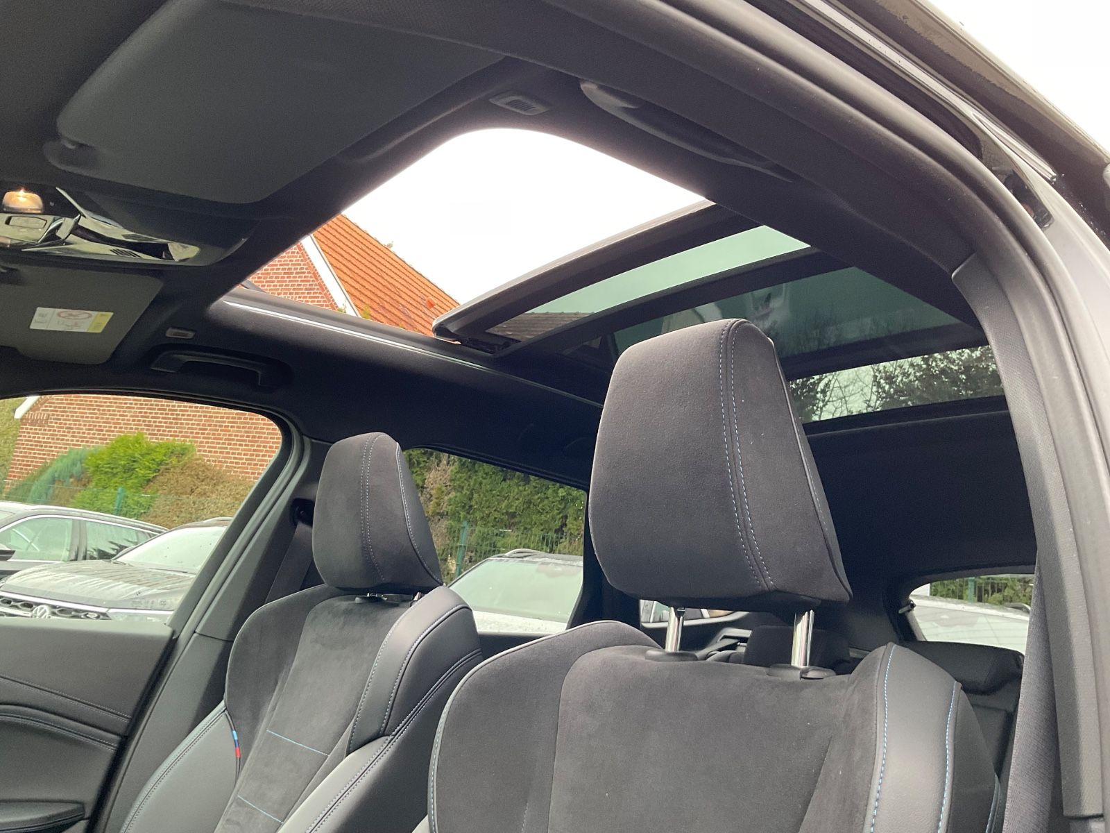 Fahrzeugabbildung BMW X1 sDrive20i,M Sport,AHK,Kamera,Navi,Panorama