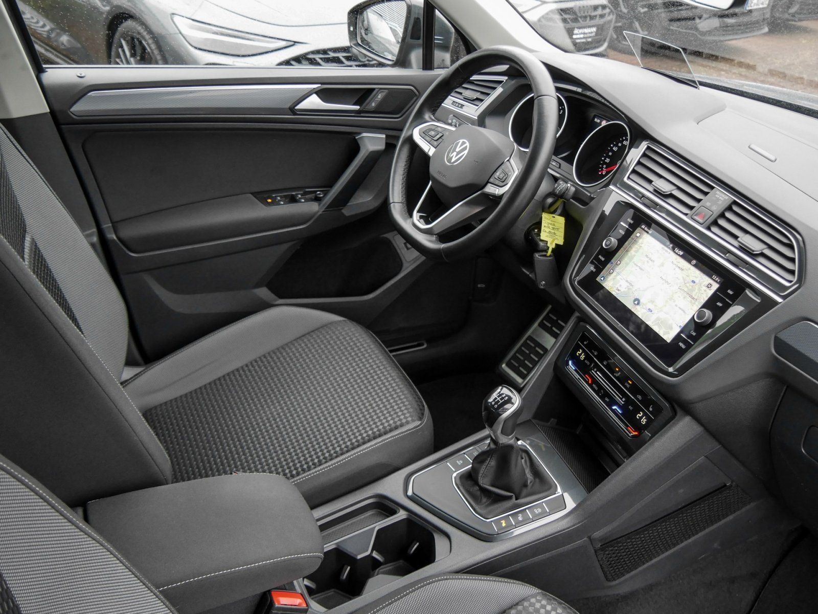 Volkswagen Tiguan 1.5 TSI Active ACC AHK HUD NAVI LED CARPL foto 3