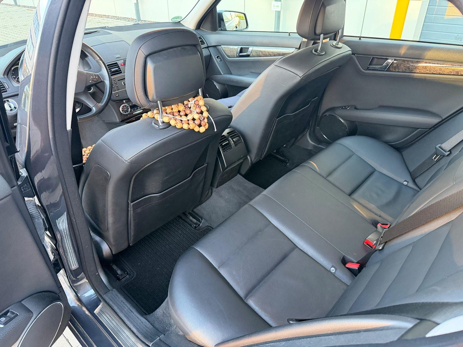 Mercedes-Benz C200 2010 — photo 9