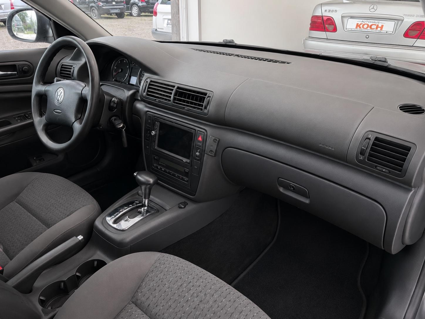 Volkswagen Passat 2005 — photo 8