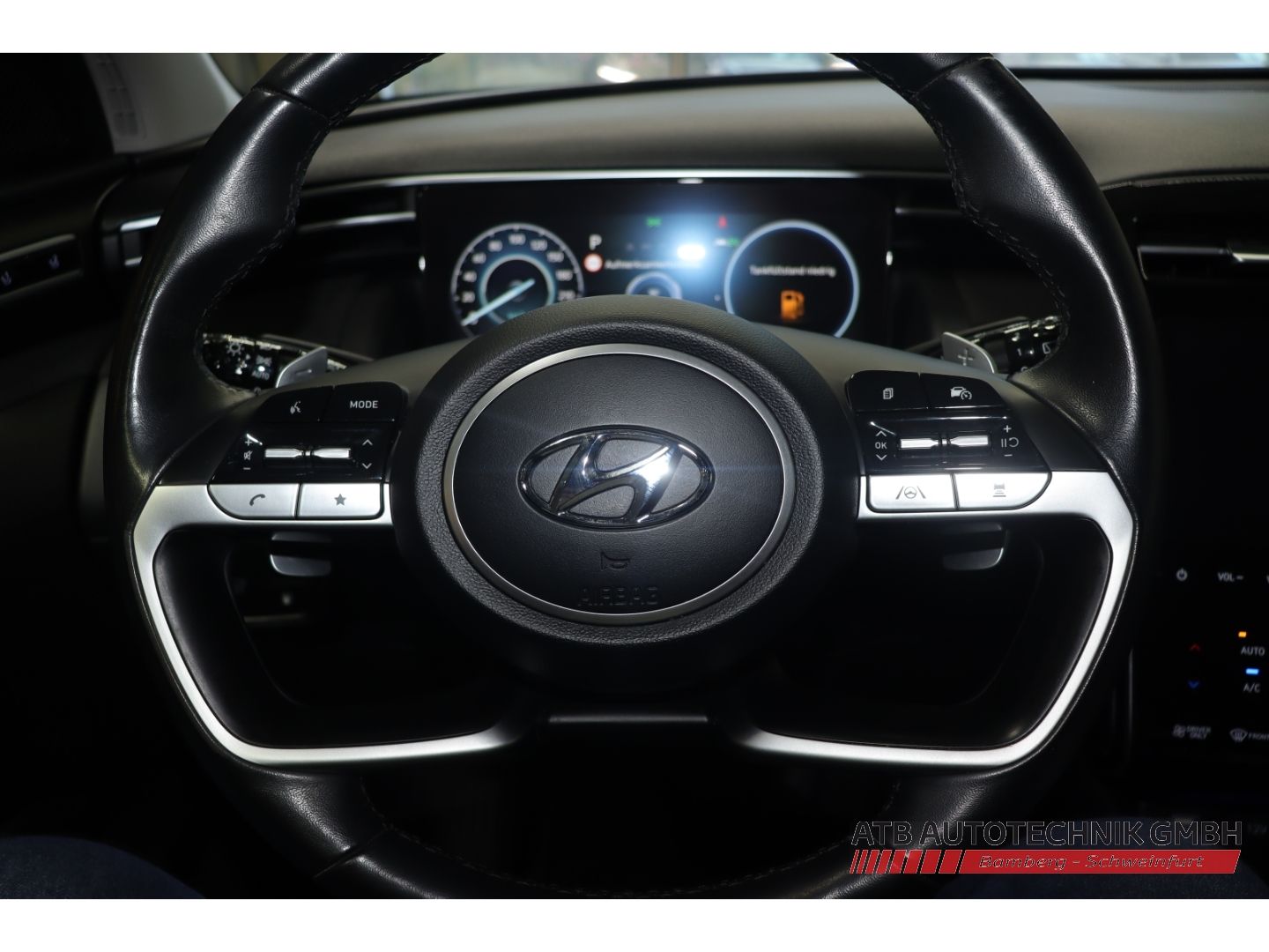 Fahrzeugabbildung Hyundai Tucson Prime PHEV 1.6 T-GDi 265PS 6-AT 4WD 97,7%