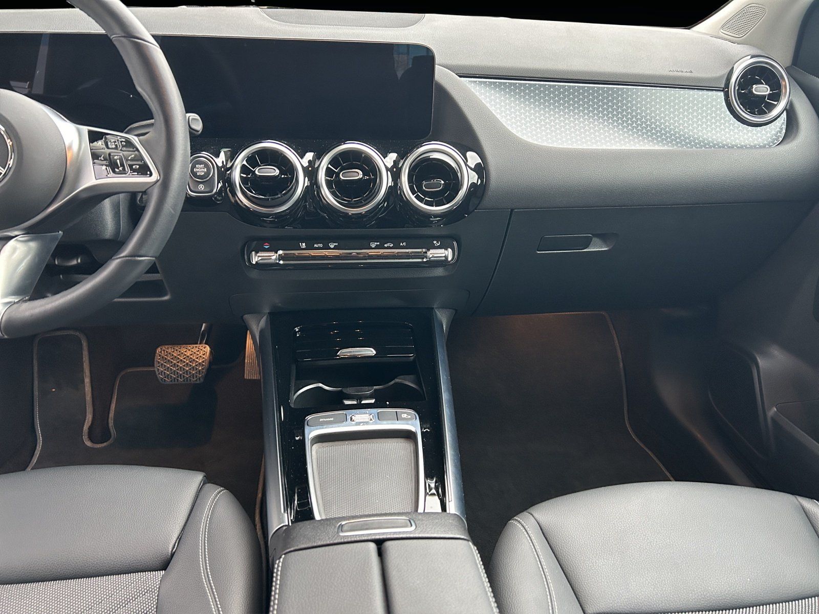 Fahrzeugabbildung Mercedes-Benz B 200 Progr Advanced DISTRO 360°AHK MBUX WinterP
