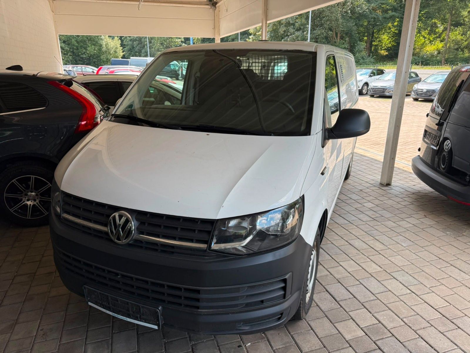 Volkswagen T6 Transporter - 1