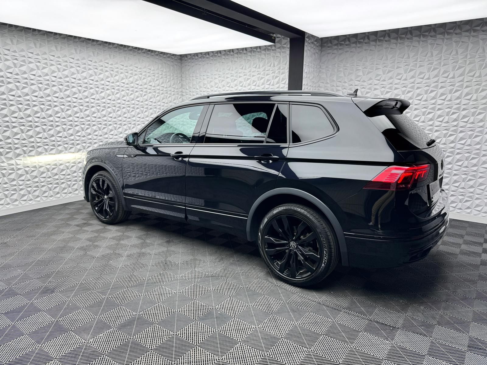 Fahrzeugabbildung Volkswagen 2.0 TSI R-LINE/4MOTION/7-SITZE/AHK/MATRIX/HUD/AC