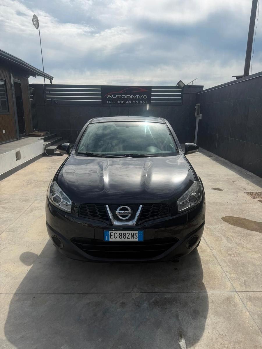Nissan Qashqai 2011 — rear view