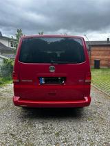 Volkswagen T5 Multivan Match - rote Volkswagen T5 Multivan