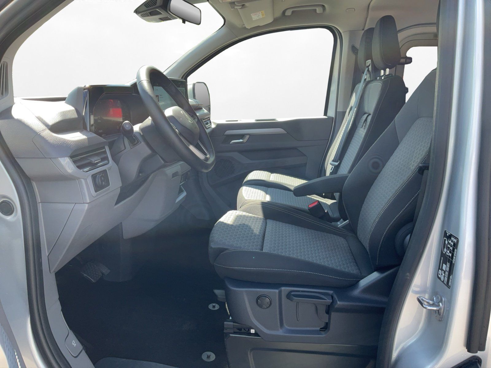 Volkswagen T7 Caravelle - Bild 8