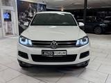 Volkswagen Touareg 3.0 TDI AUT LEDER AHK NAVI STANDHZG LED - gebrauchte VW Touareg aus dem Jahr 2013
