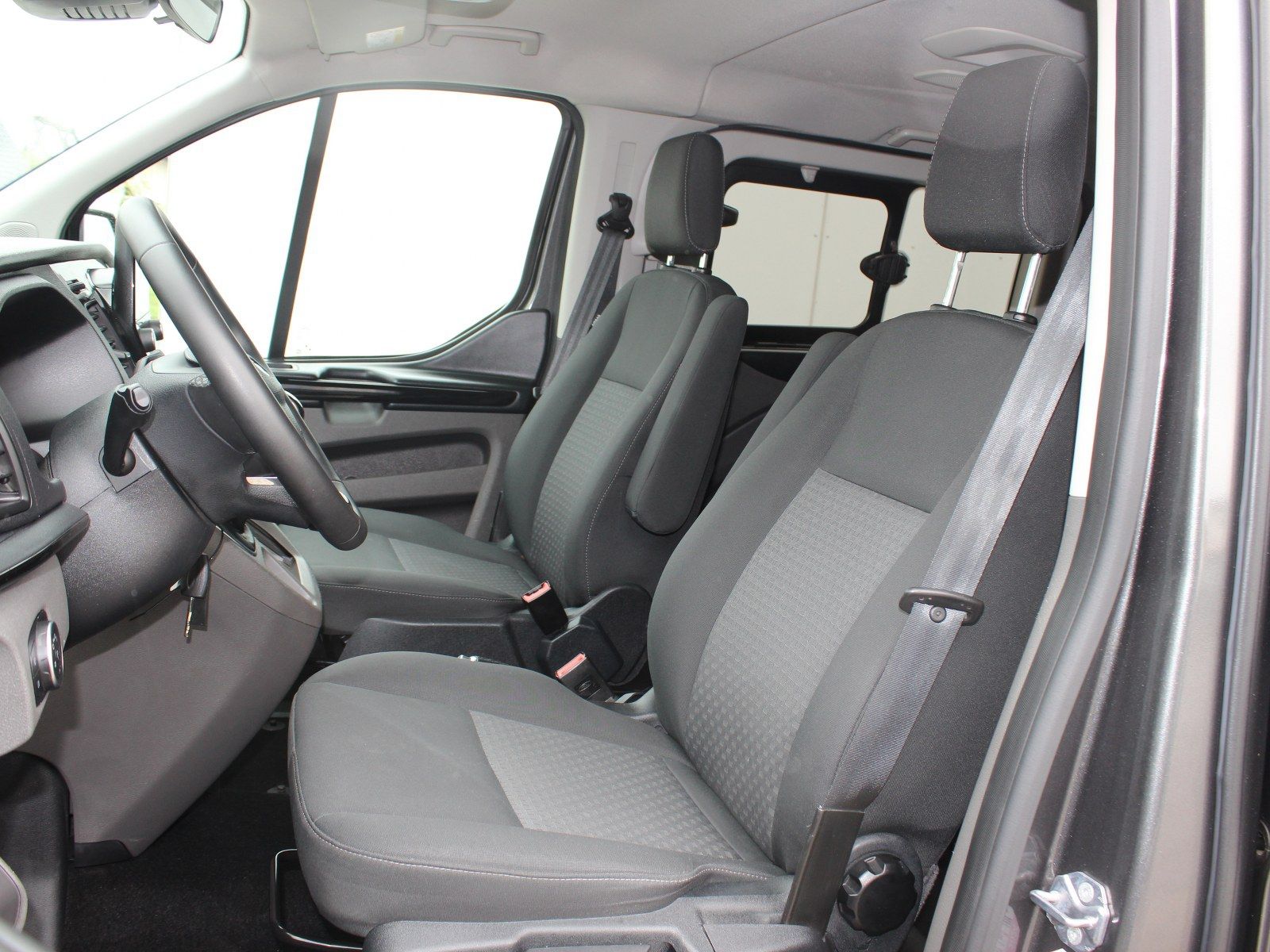 Fahrzeugabbildung Ford Tourneo Custom 320 L2 Tourneo Trend FWD