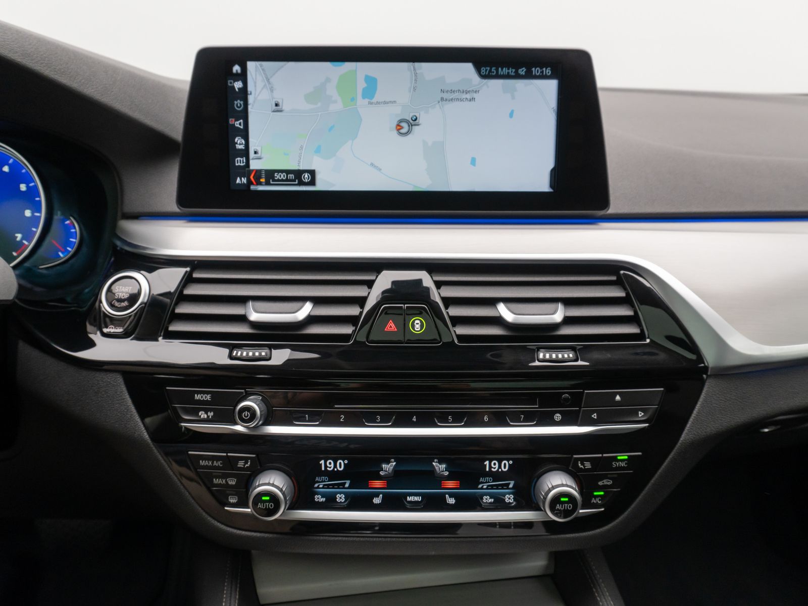 Fahrzeugabbildung BMW 540i xD Luxury Line HUD DAB Massage Panorama AHK